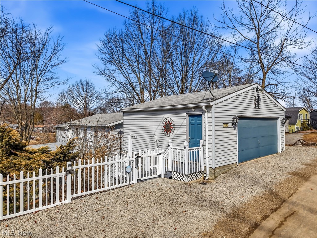 32242 Woodale Drive Property Photo 2