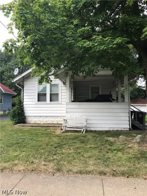1041 E Archwood Avenue Property Photo 1