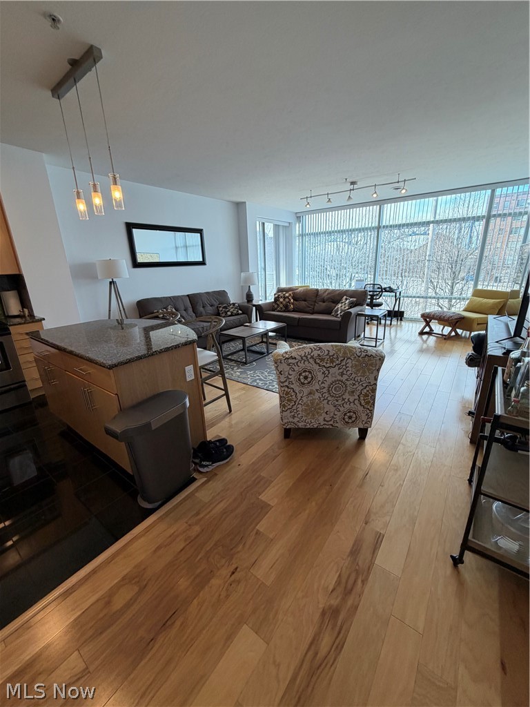 1237 Washington Avenue 412 Property Photo 2