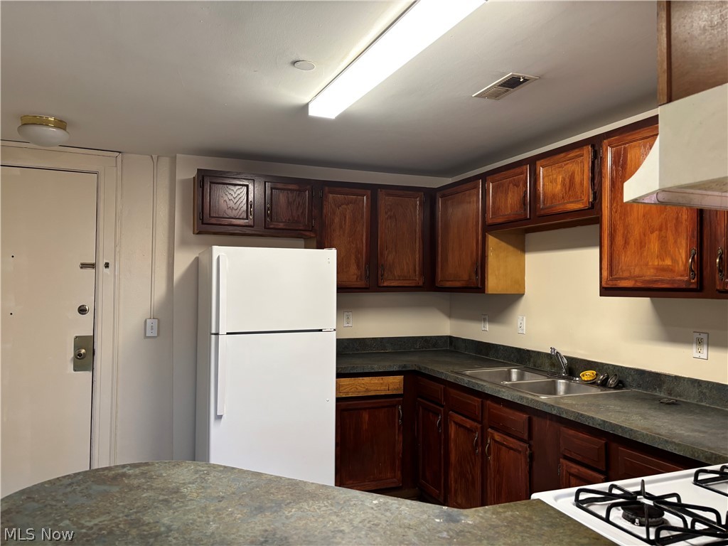 5644 Broadway Avenue 201 Property Photo 3