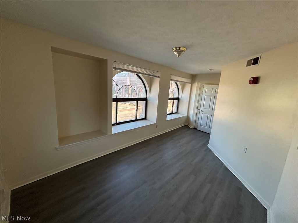 5644 Broadway Avenue 201 Property Photo 6