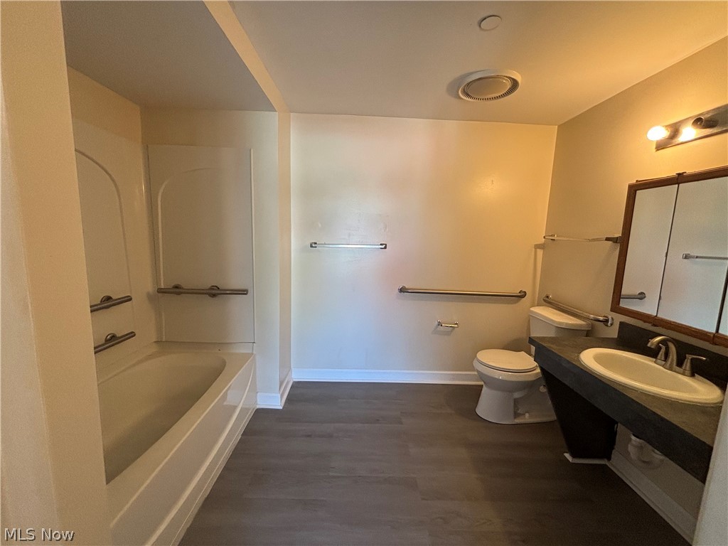 5644 Broadway Avenue 201 Property Photo 8