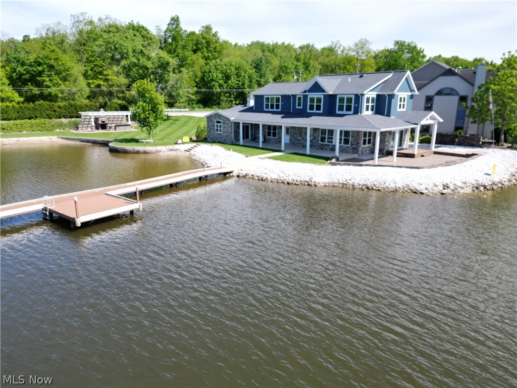 2166 Ne River Road Property Photo 1