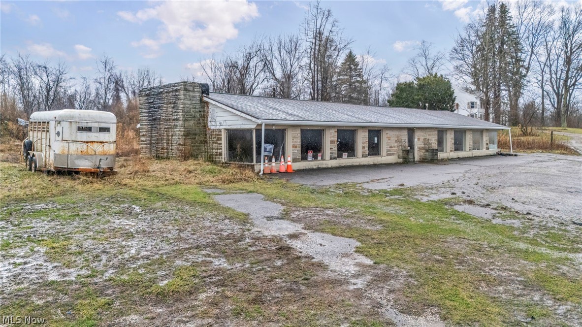 9580 & 9582 North Ridge Road Property Photo 1