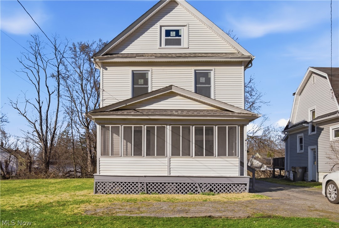 2016 Pointview Avenue Property Photo 1