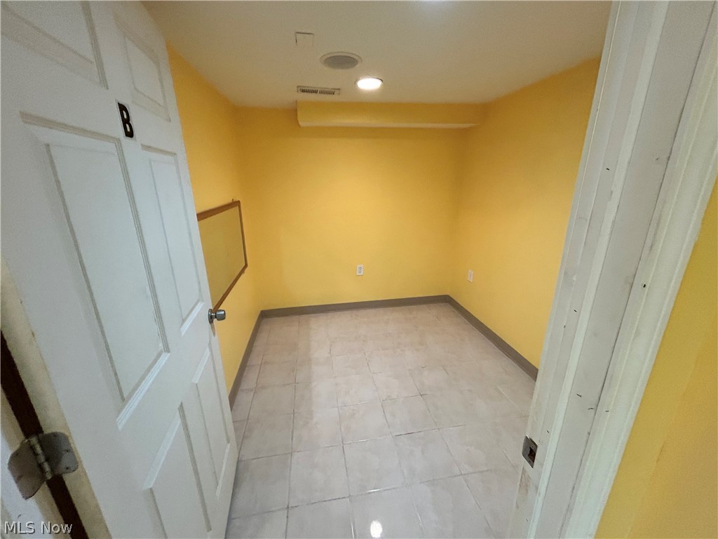 669 E 185th Street E Property Photo 5