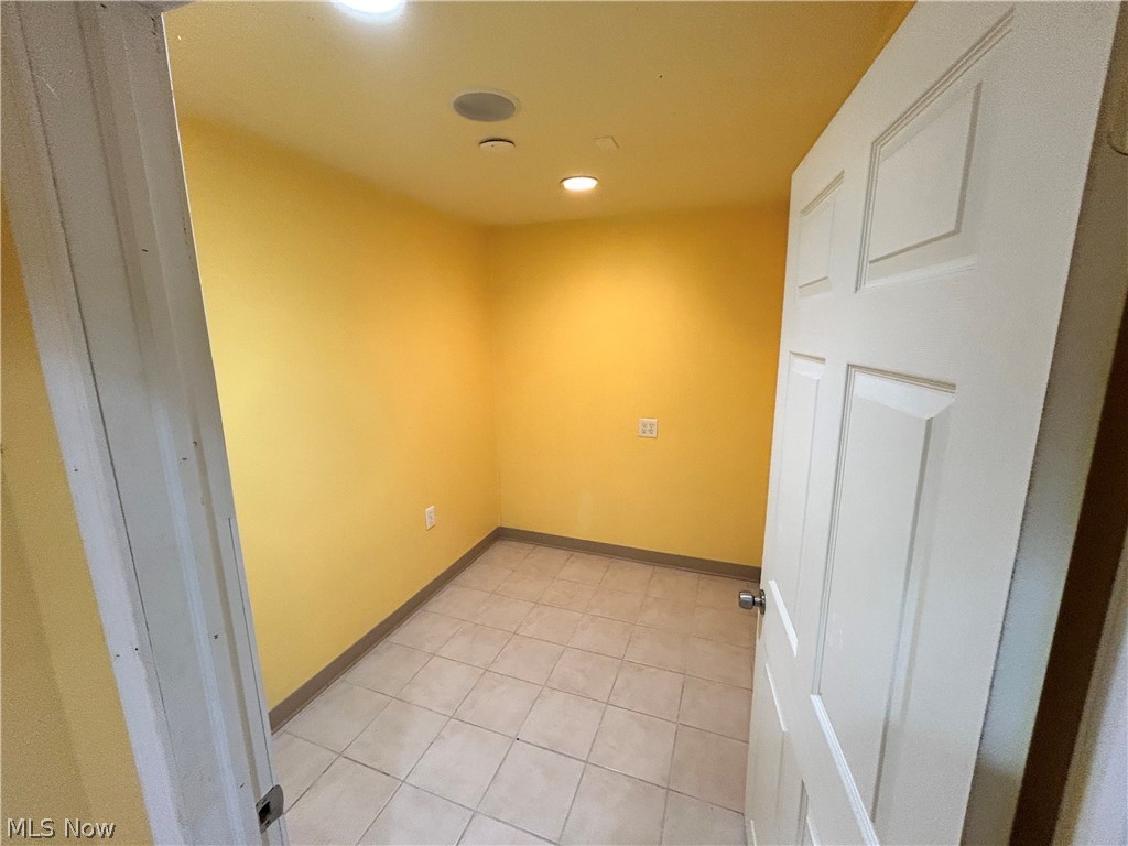 669 E 185th Street E Property Photo 6