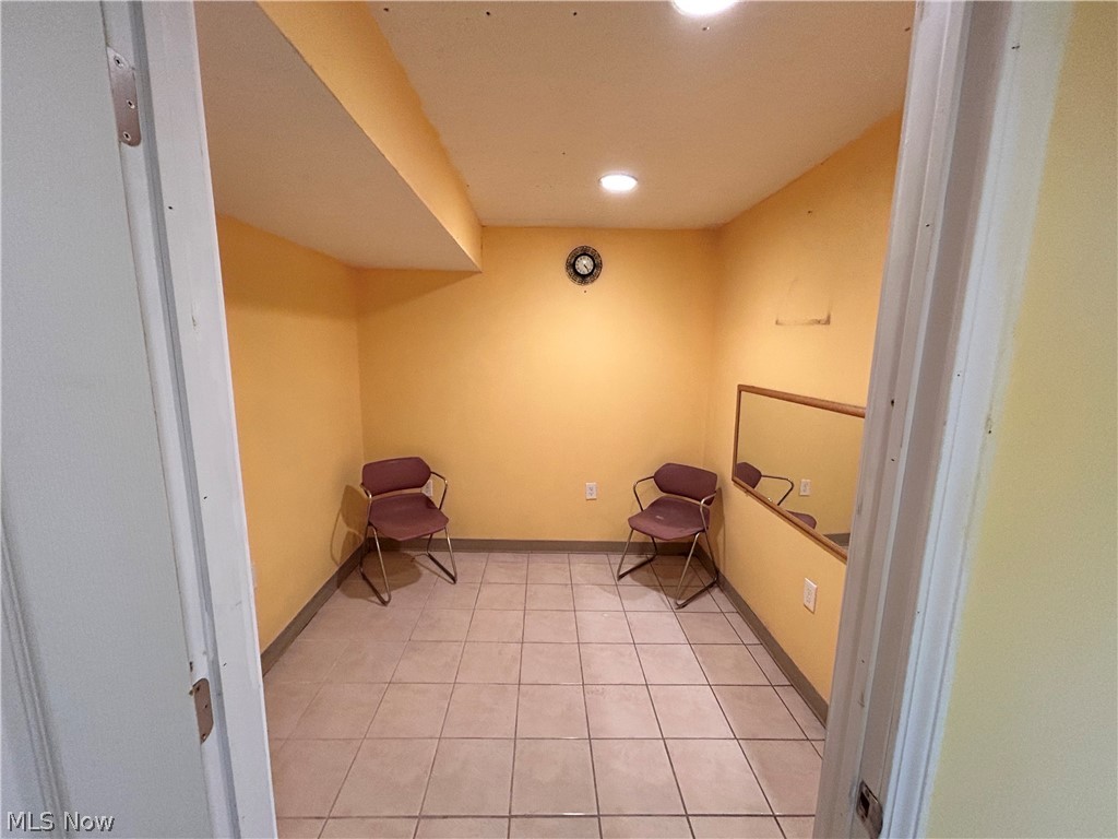 669 E 185th Street E Property Photo 10