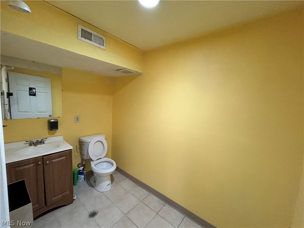 669 E 185th Street E Property Photo 11