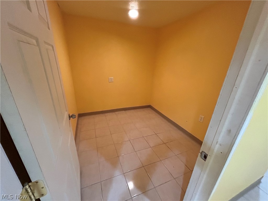669 E 185th Street E Property Photo 13