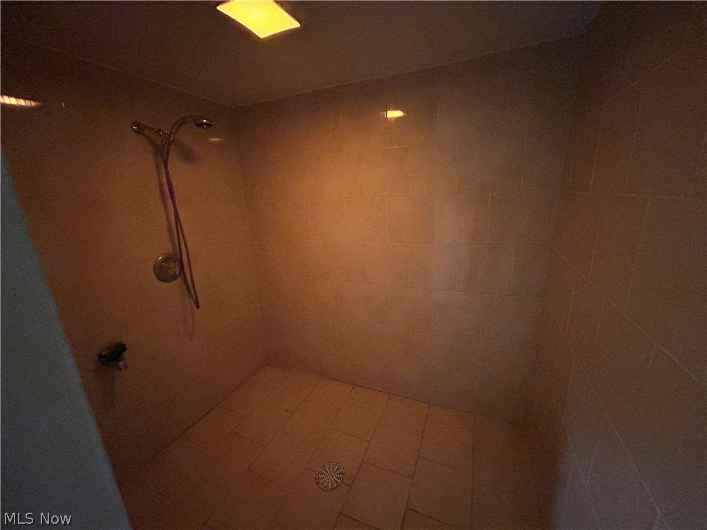 669 E 185th Street E Property Photo 19