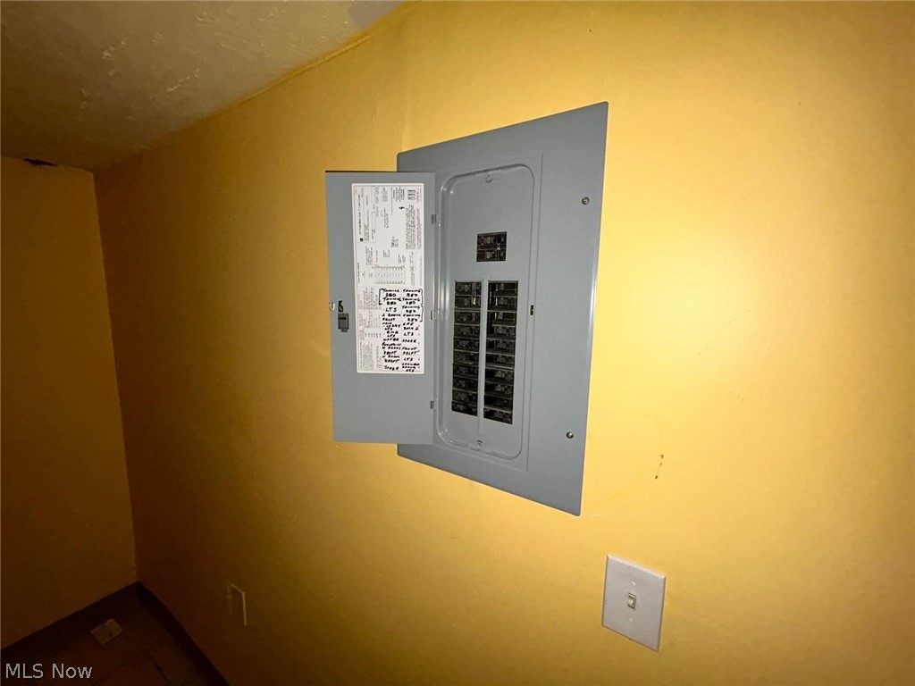 669 E 185th Street E Property Photo 20