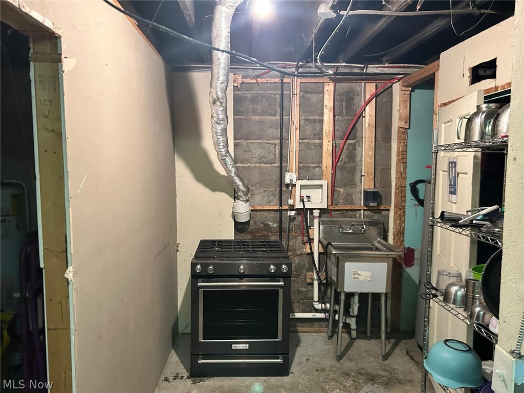 669 E 185th Street E Property Photo 23
