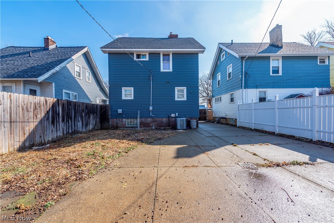 1402 E 185th Street Property Photo 4