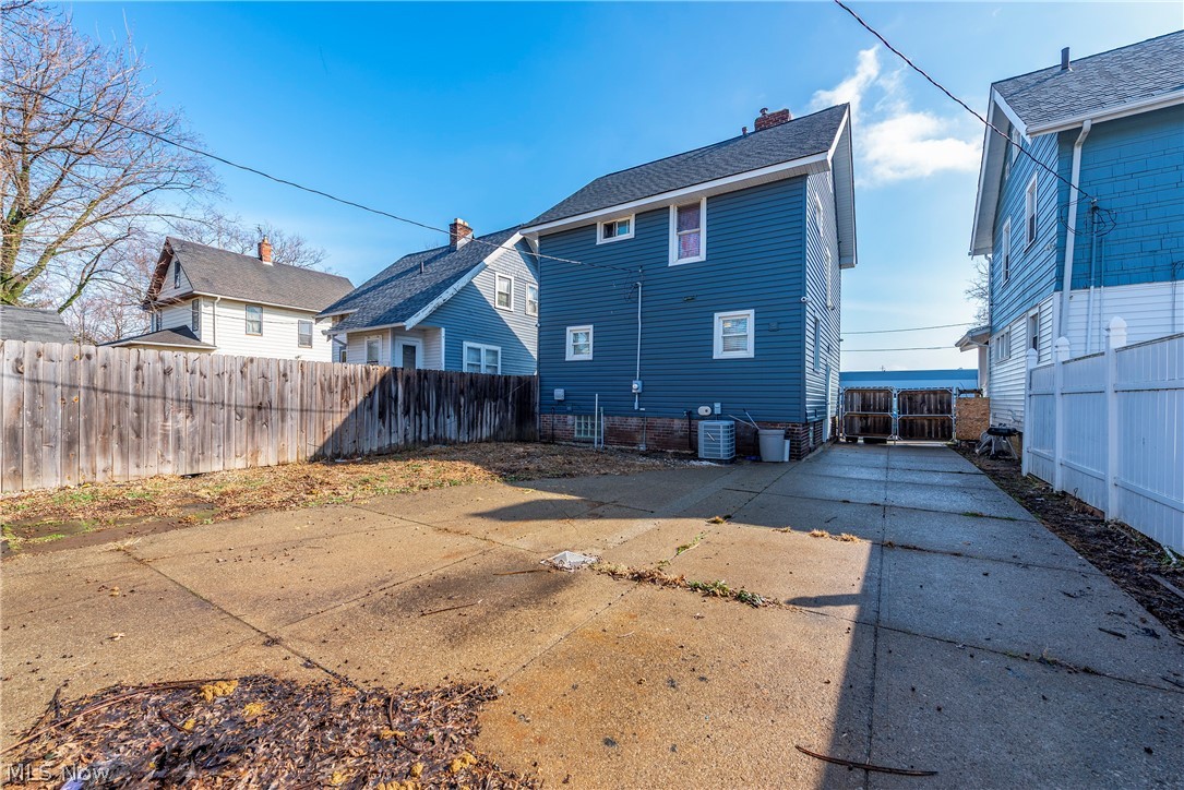 1402 E 185th Street Property Photo 5