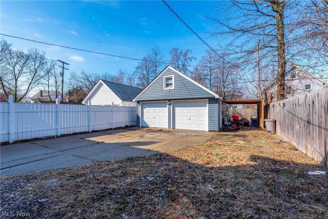 1402 E 185th Street Property Photo 6