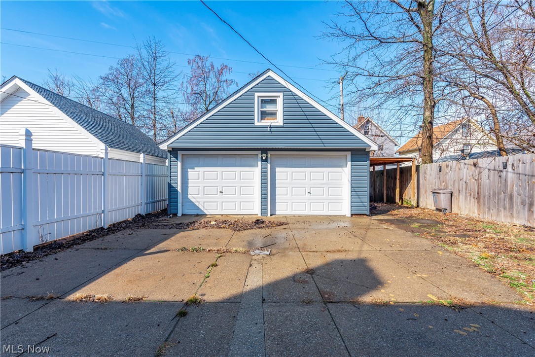 1402 E 185th Street Property Photo 7