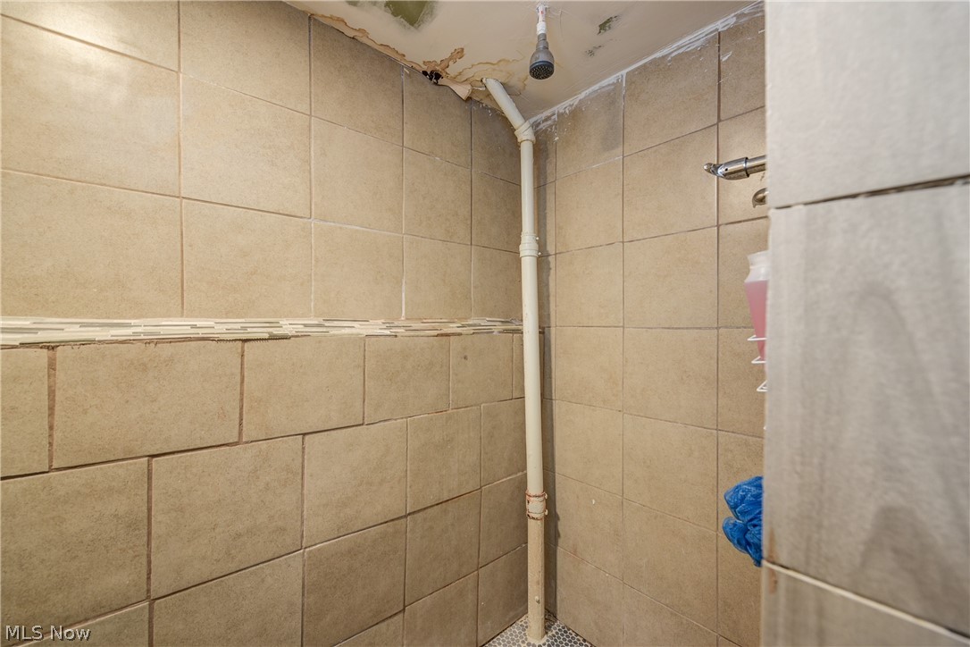 1402 E 185th Street Property Photo 32