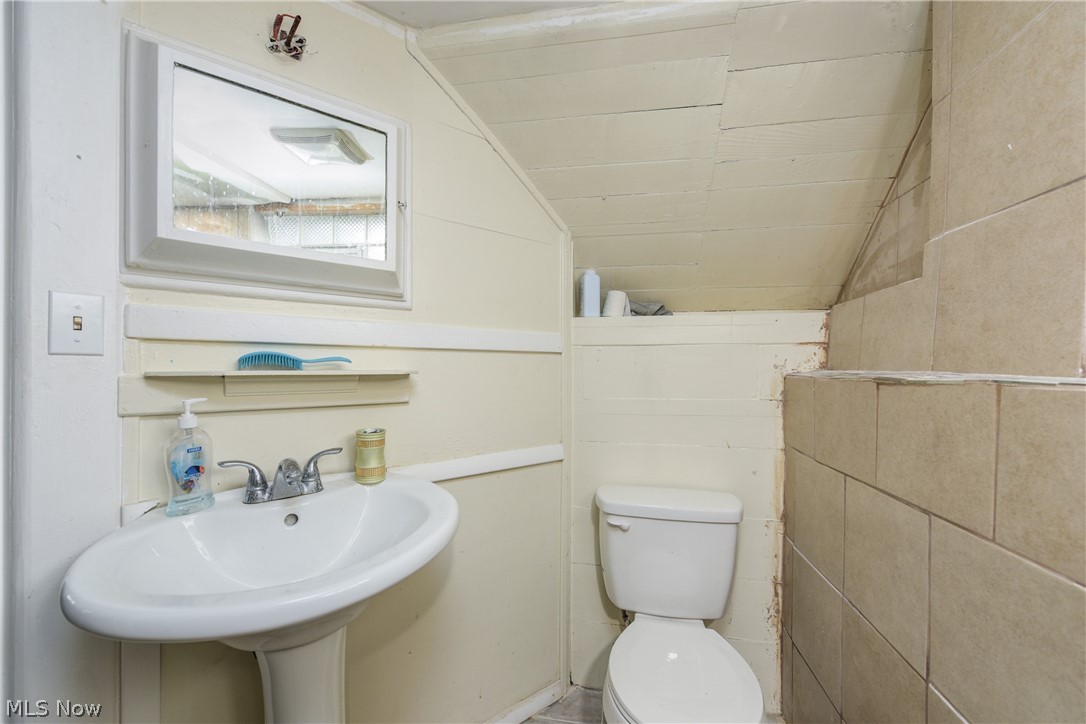 1402 E 185th Street Property Photo 33