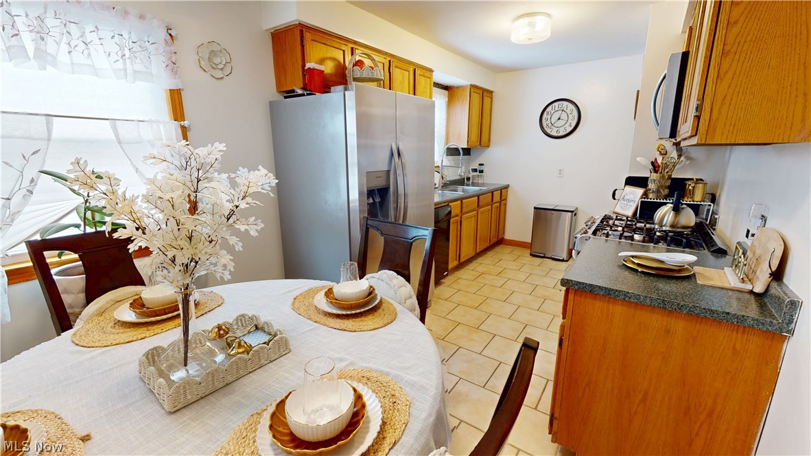 13504 Maple Leaf Drive Property Photo 2