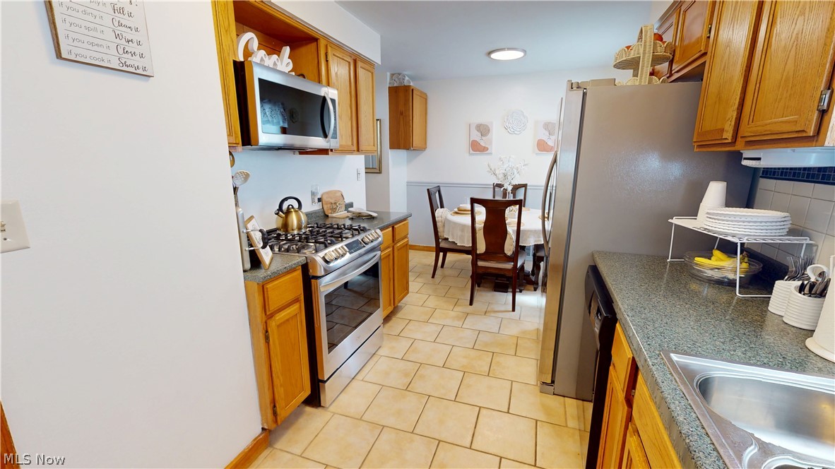 13504 Maple Leaf Drive Property Photo 3