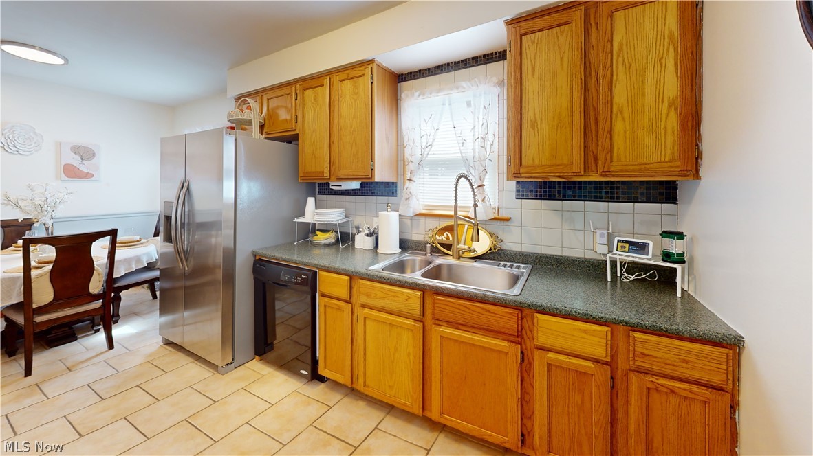 13504 Maple Leaf Drive Property Photo 5