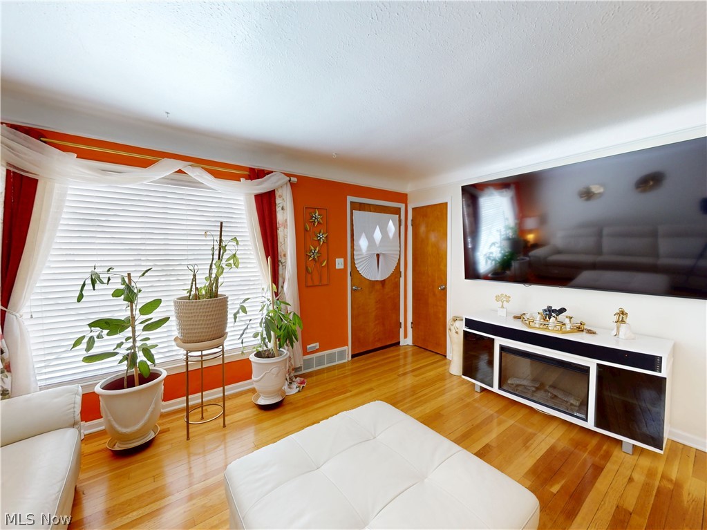 13504 Maple Leaf Drive Property Photo 8