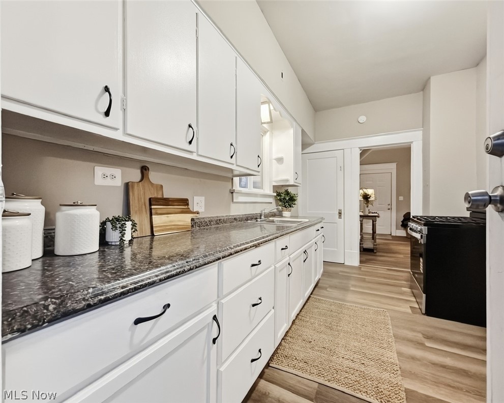 702 Dickson Street Property Photo 8