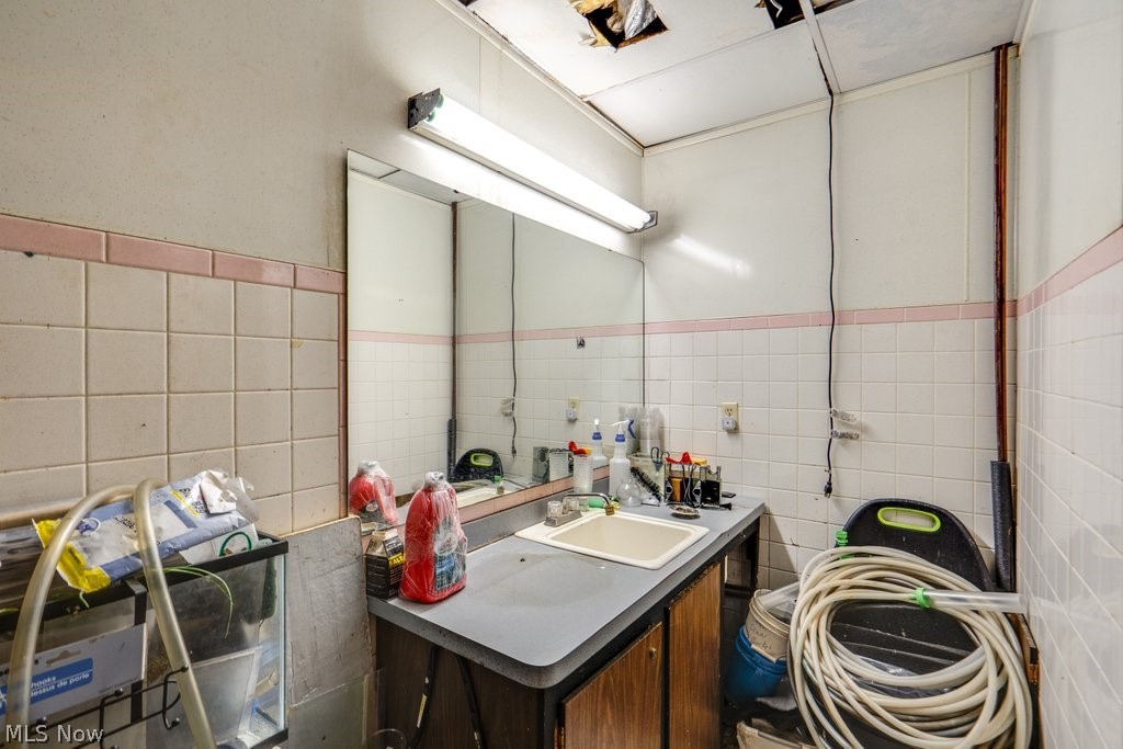 4873 Broadview Road Property Photo 12