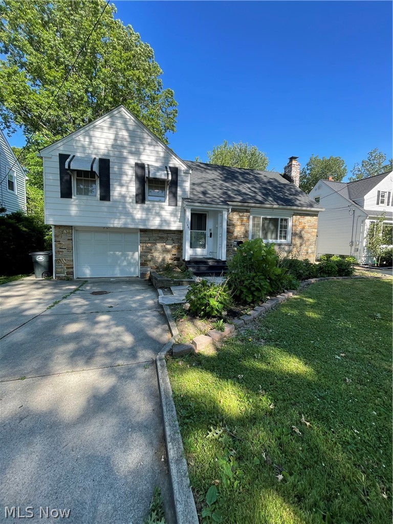 1663 Lyndhurst Property Photo 2