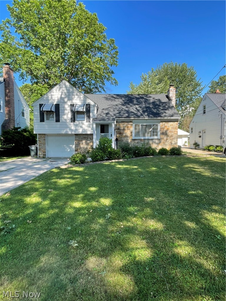 1663 Lyndhurst Property Photo 3