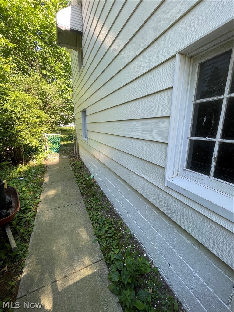 1663 Lyndhurst Property Photo 4