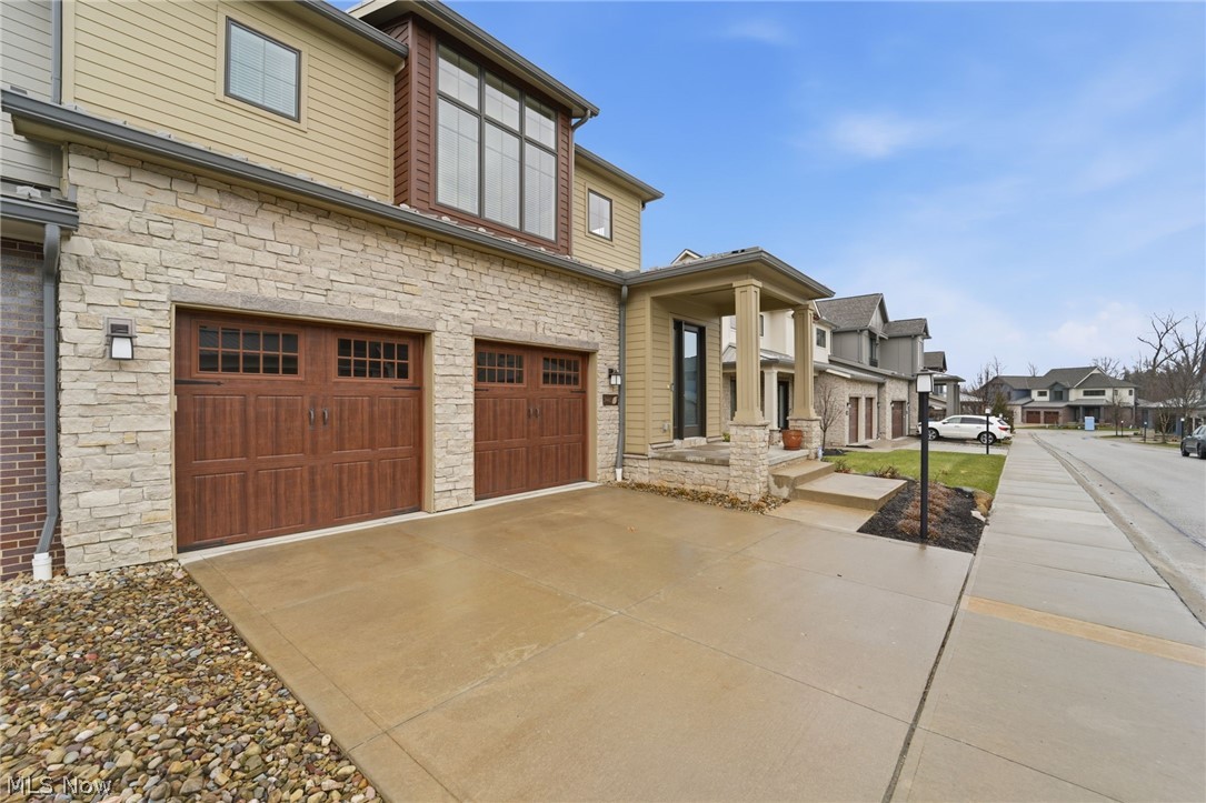 2440 Edgewood Trace Property Photo 2