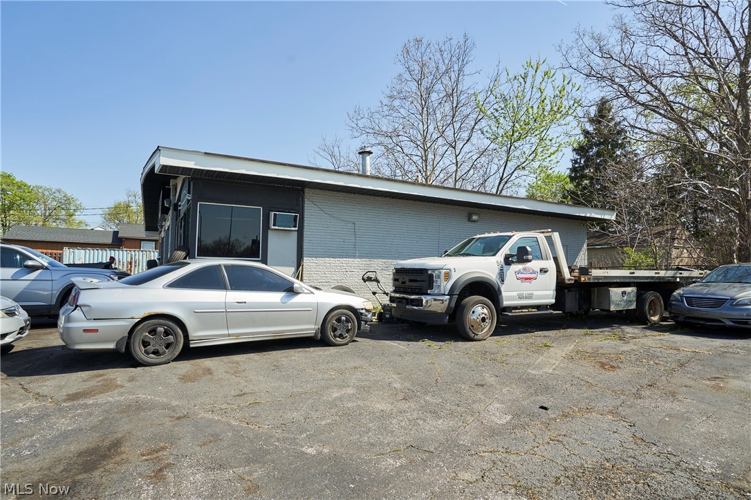 4925 Lee Road Property Photo 2