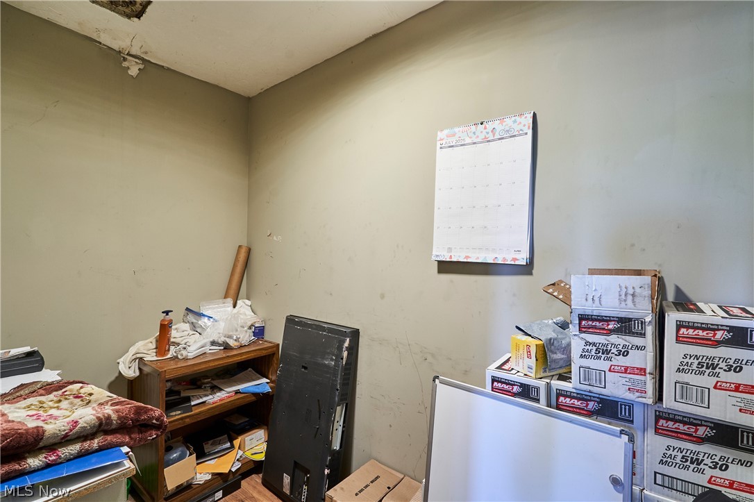 4925 Lee Road Property Photo 7