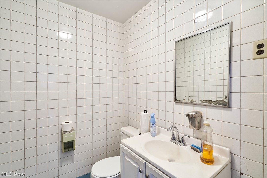 4925 Lee Road Property Photo 8