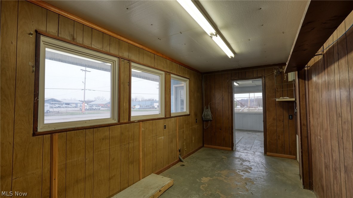 11445 East Pike Property Photo 17
