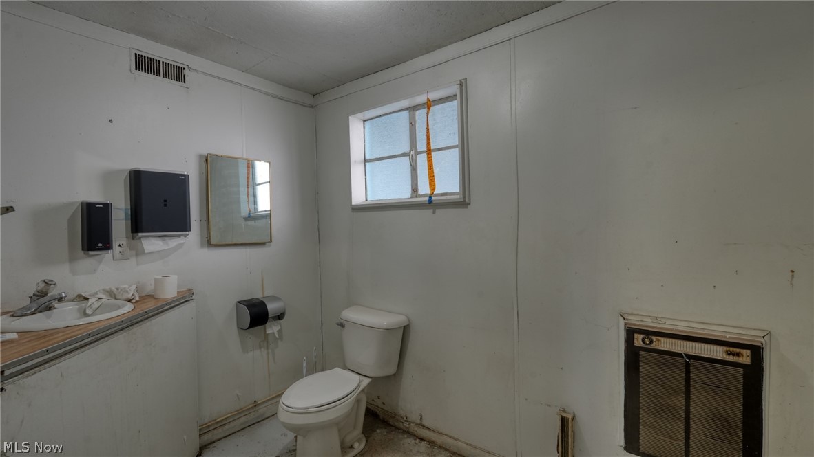 11445 East Pike Property Photo 18