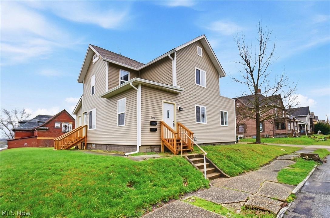 900 S Seneca Avenue Property Photo 1
