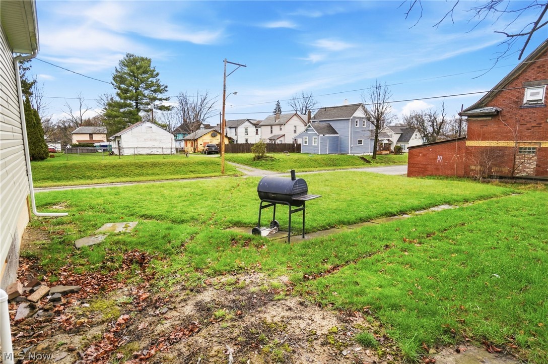 900 S Seneca Avenue Property Photo 6