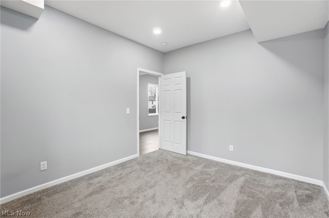 900 S Seneca Avenue Property Photo 11