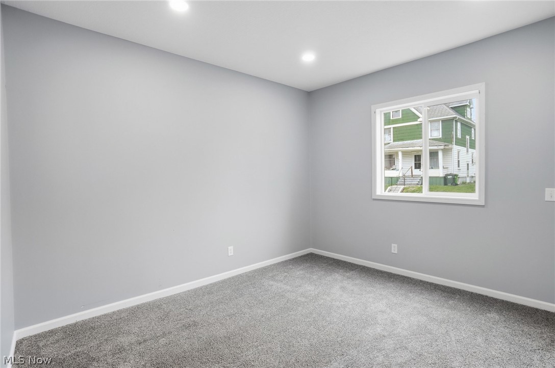 900 S Seneca Avenue Property Photo 16