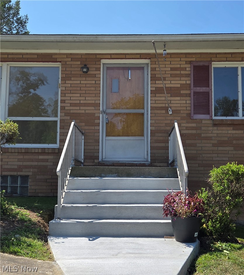 238 Meadowbrook Drive Property Photo 2