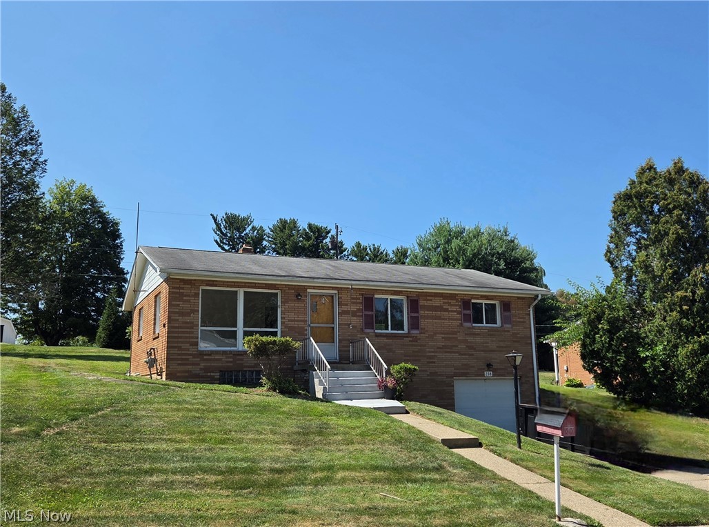 238 Meadowbrook Drive Property Photo 3