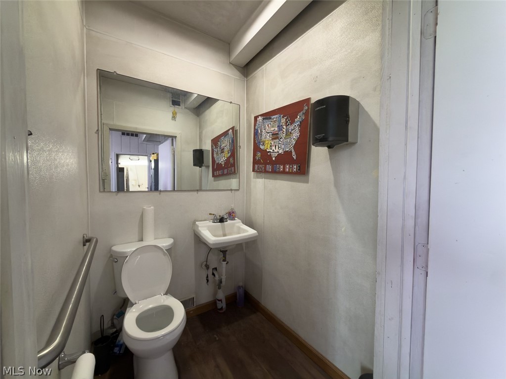 2203 Navarre Road Sw Property Photo 6