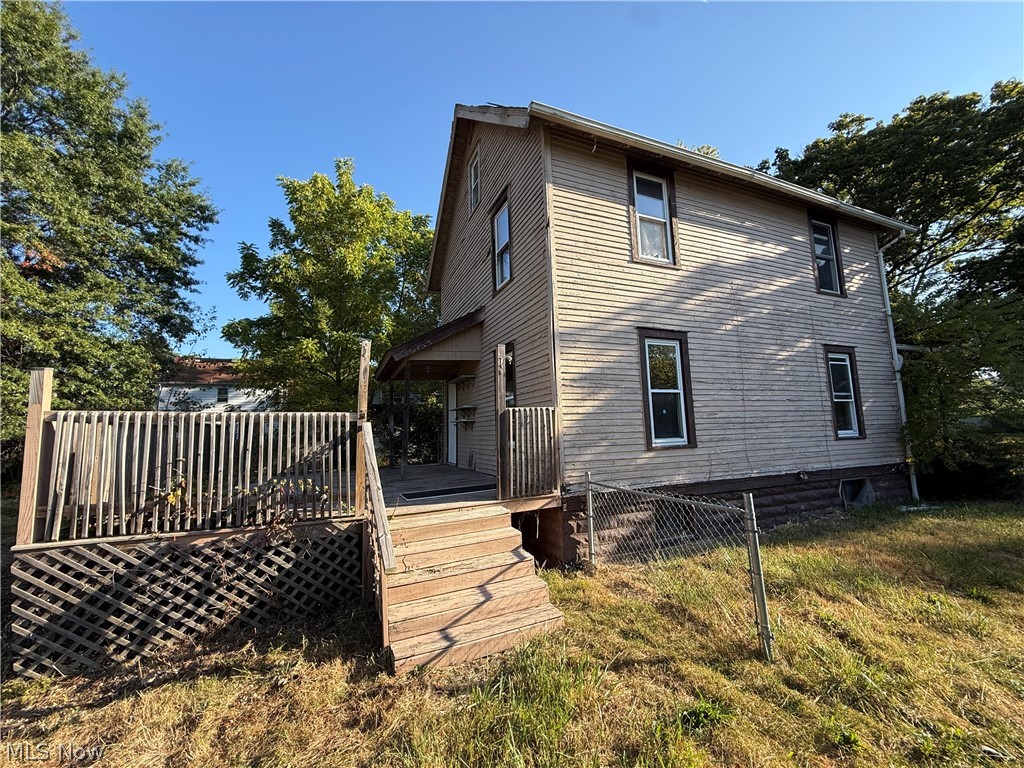 1033 Olive Avenue Ne Property Photo 2