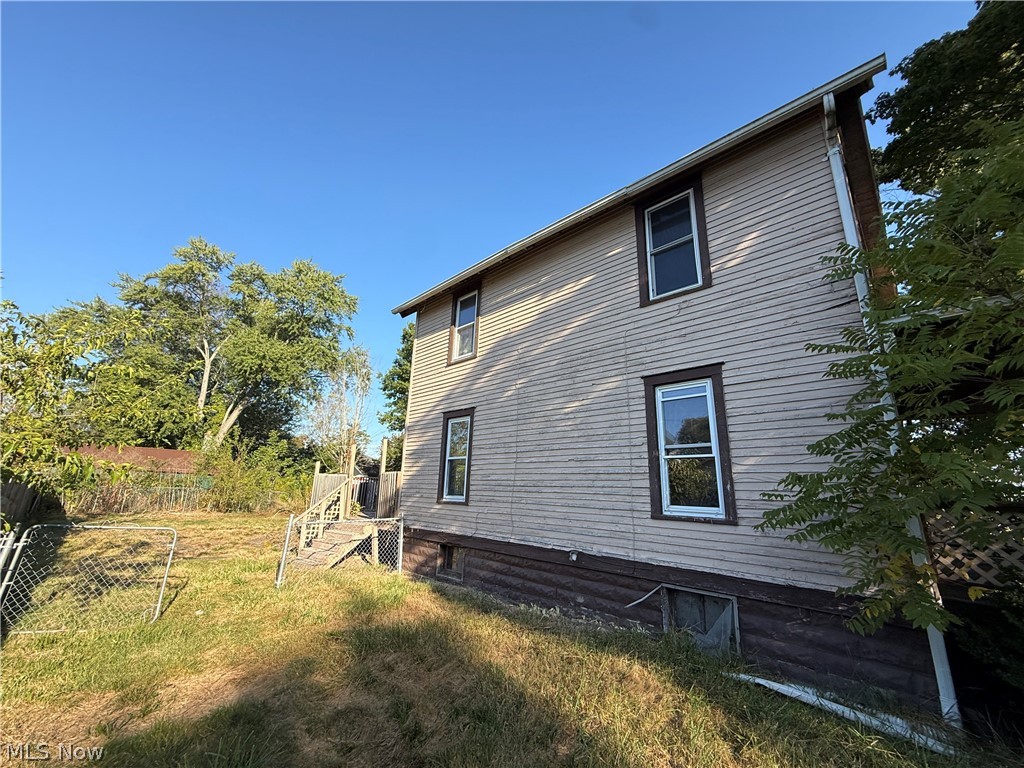 1033 Olive Avenue Ne Property Photo 5