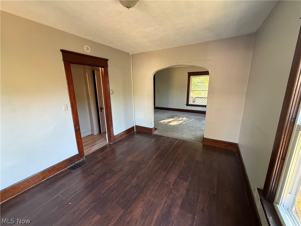 1033 Olive Avenue Ne Property Photo 6