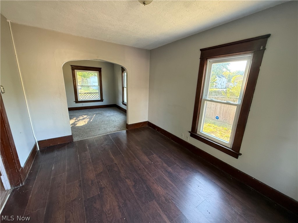 1033 Olive Avenue Ne Property Photo 7