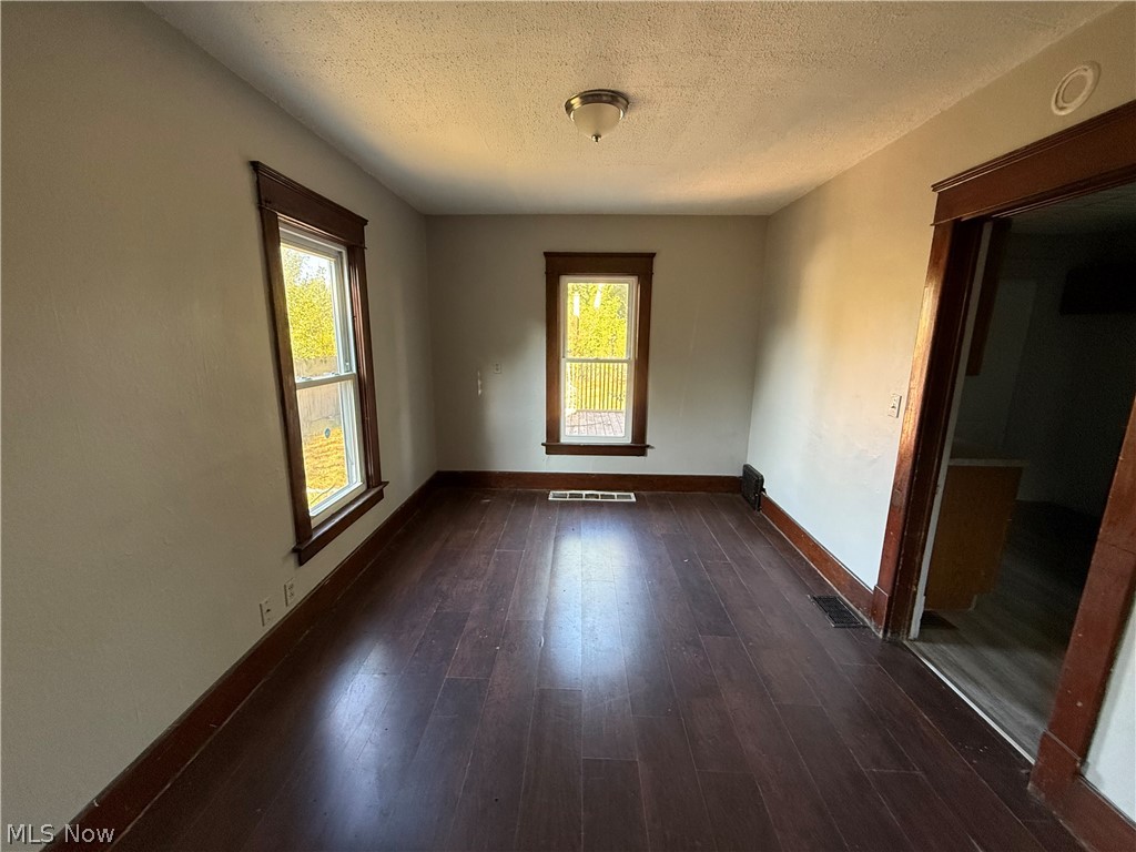1033 Olive Avenue Ne Property Photo 13